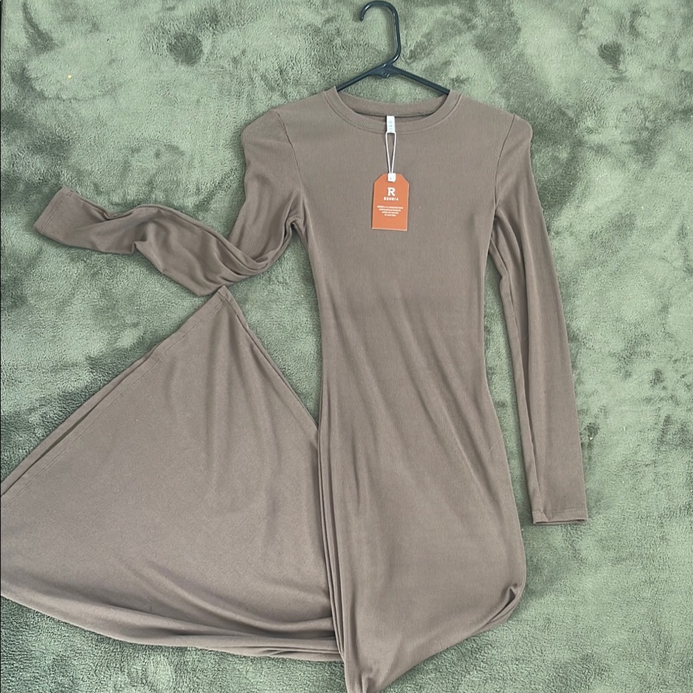 ReoRia Brown Long Sleeve Sheath Dress Crew Neck